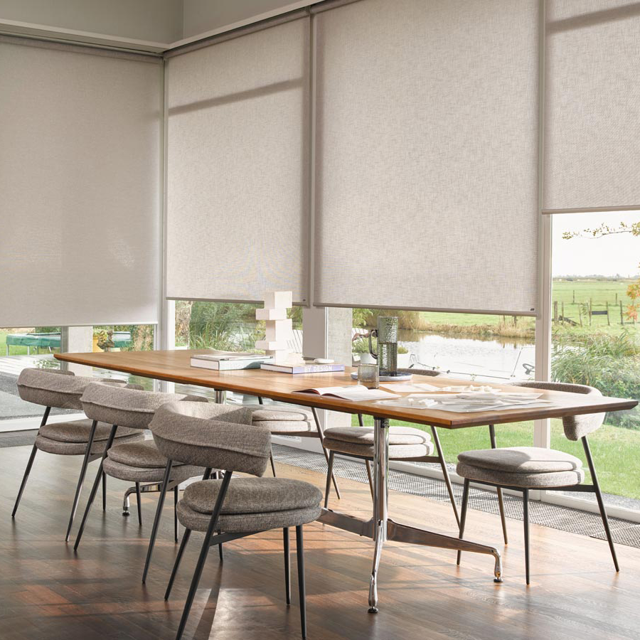 Estores enrollables con tejido técnico