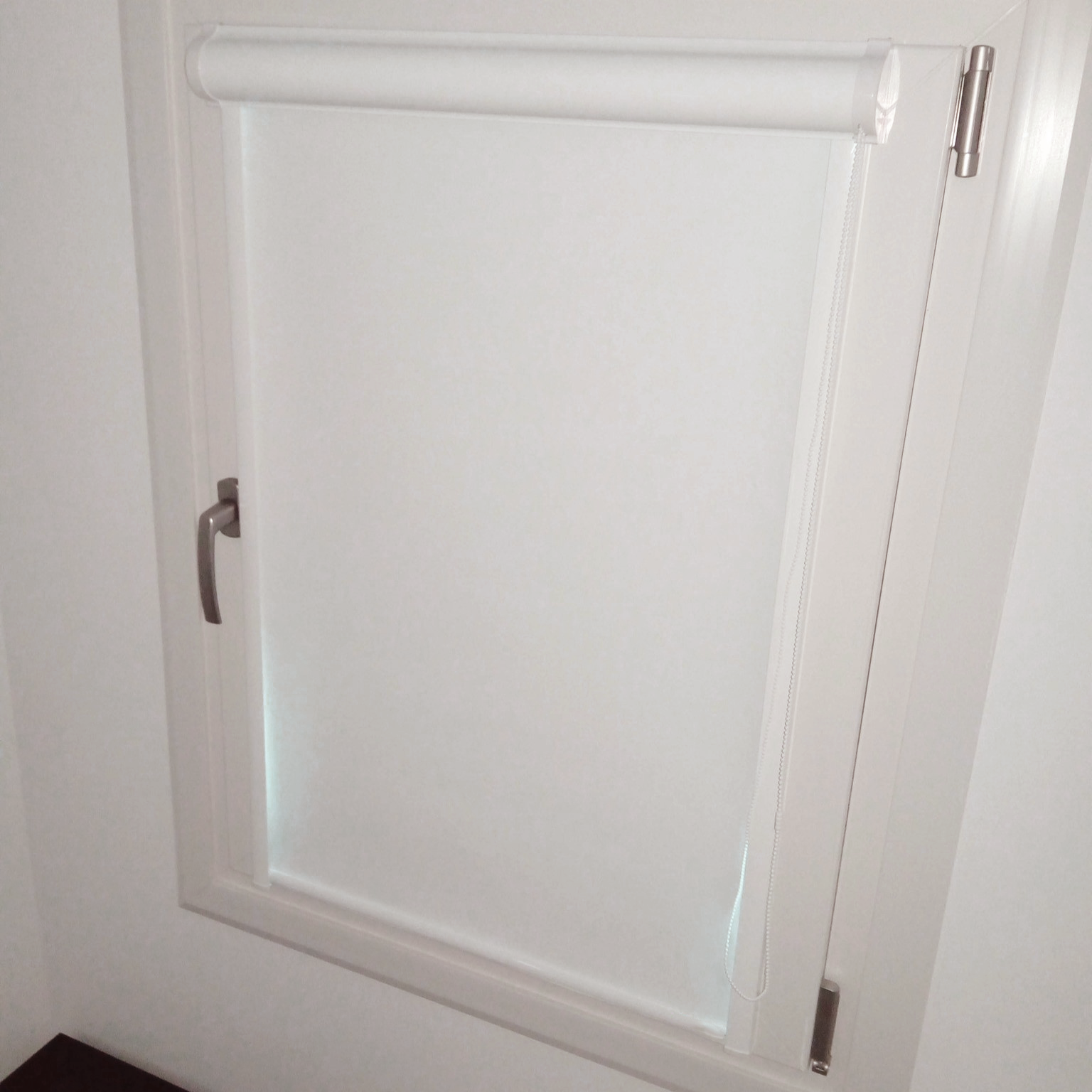 Estor microluz para encastrar en puertas y ventanas